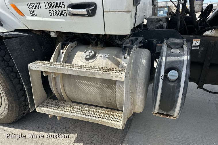 image for item DW5069 2015 Peterbilt 567 ready mix truck