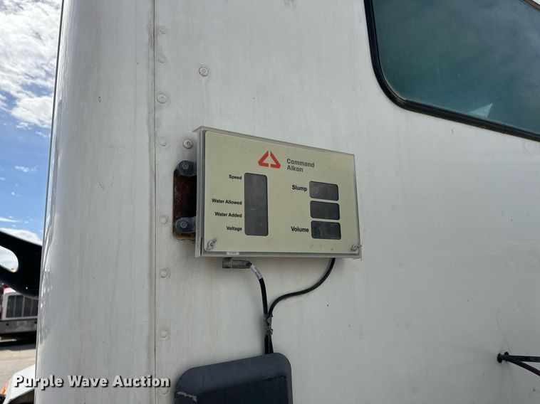 image for item DW5069 2015 Peterbilt 567 ready mix truck