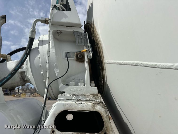 image for item DW5069 2015 Peterbilt 567 ready mix truck