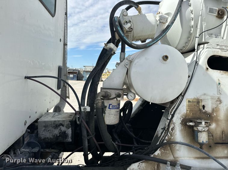 image for item DW5069 2015 Peterbilt 567 ready mix truck