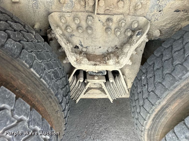 image for item DW5069 2015 Peterbilt 567 ready mix truck