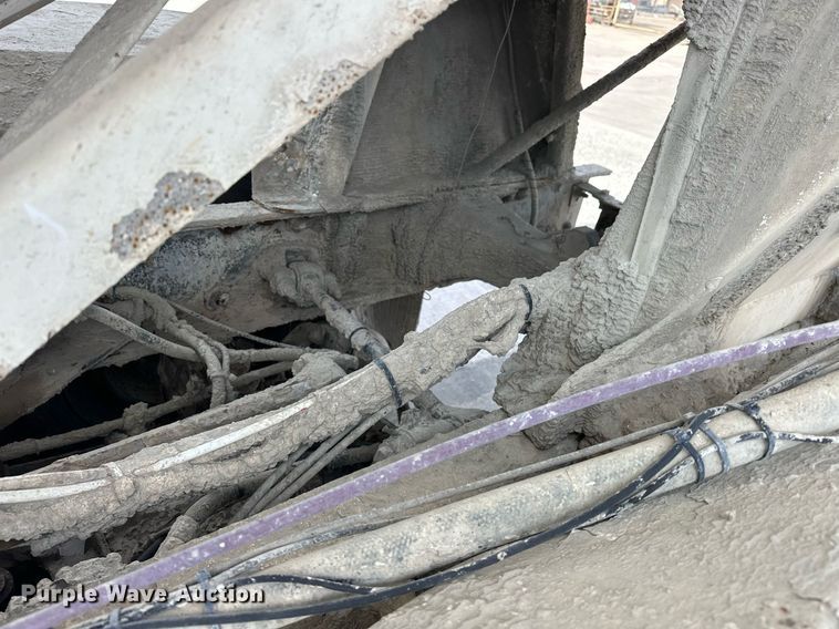 image for item DW5069 2015 Peterbilt 567 ready mix truck