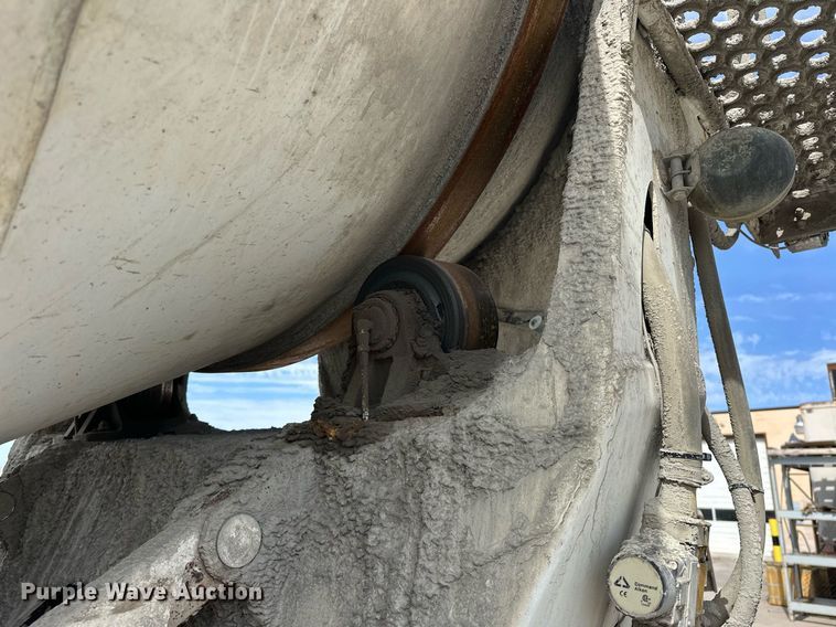 image for item DW5069 2015 Peterbilt 567 ready mix truck