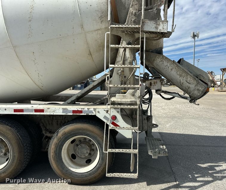 image for item DW5069 2015 Peterbilt 567 ready mix truck