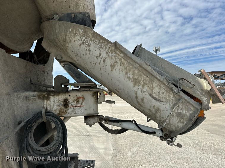 image for item DW5069 2015 Peterbilt 567 ready mix truck