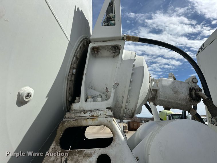 image for item DW5069 2015 Peterbilt 567 ready mix truck