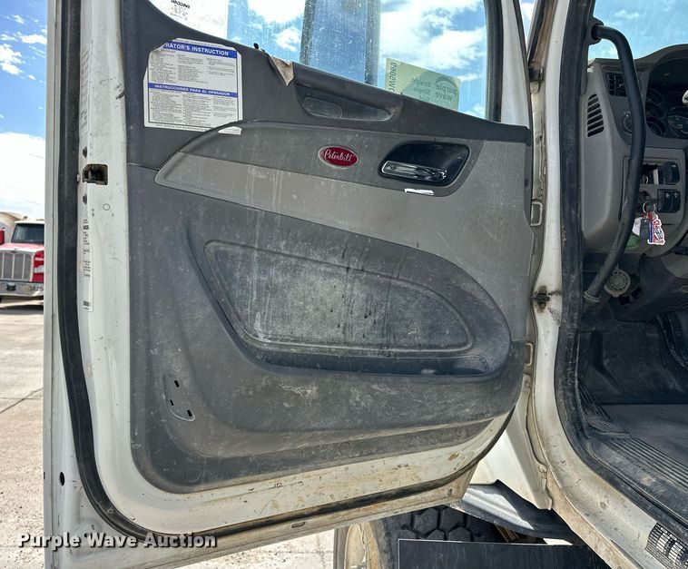 image for item DW5069 2015 Peterbilt 567 ready mix truck