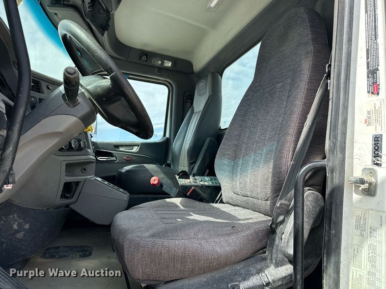 image for item DW5069 2015 Peterbilt 567 ready mix truck