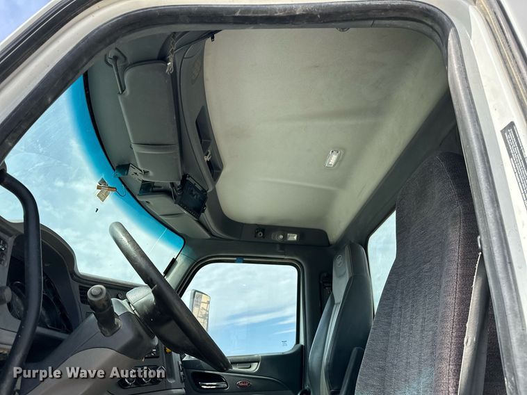 image for item DW5069 2015 Peterbilt 567 ready mix truck