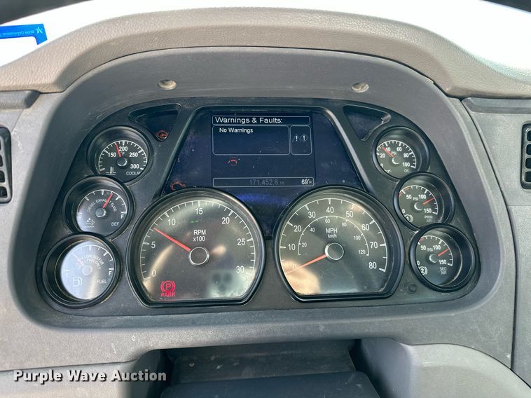 image for item DW5069 2015 Peterbilt 567 ready mix truck