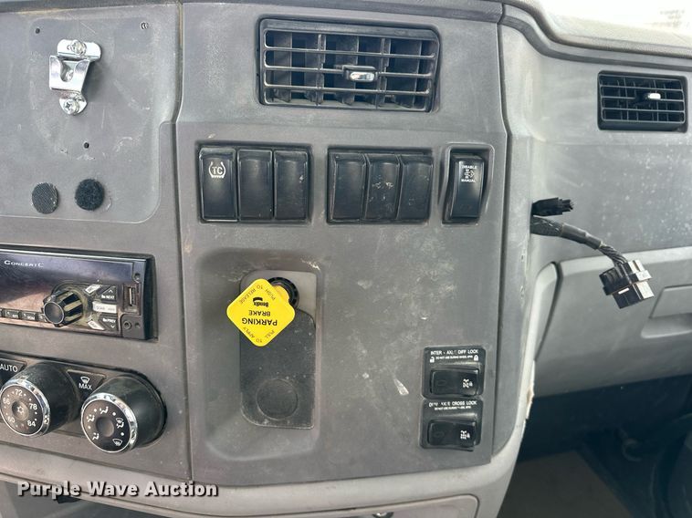 image for item DW5069 2015 Peterbilt 567 ready mix truck