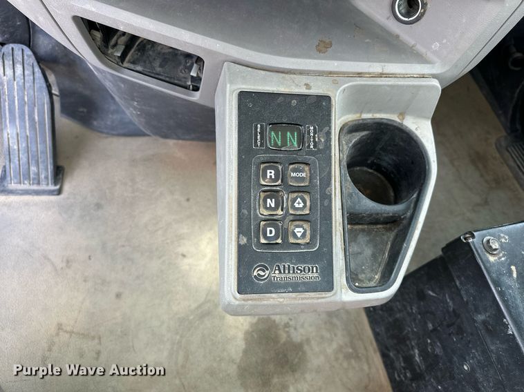 image for item DW5069 2015 Peterbilt 567 ready mix truck