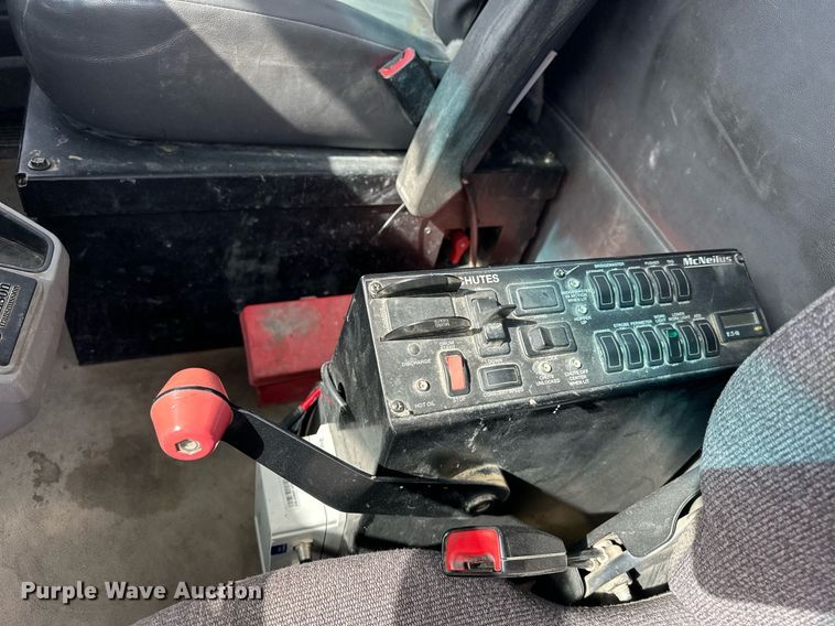 image for item DW5069 2015 Peterbilt 567 ready mix truck