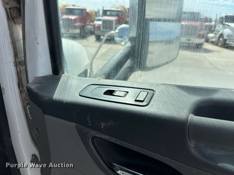 image for item DW5069 2015 Peterbilt 567 ready mix truck