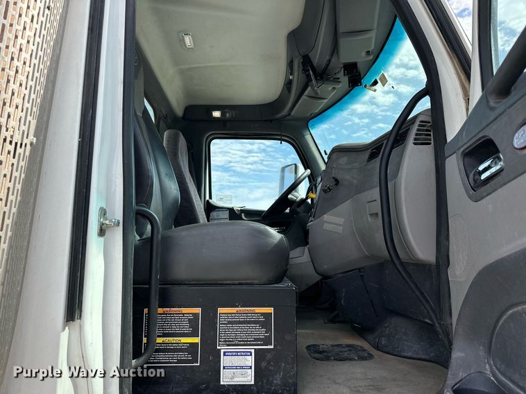 image for item DW5069 2015 Peterbilt 567 ready mix truck