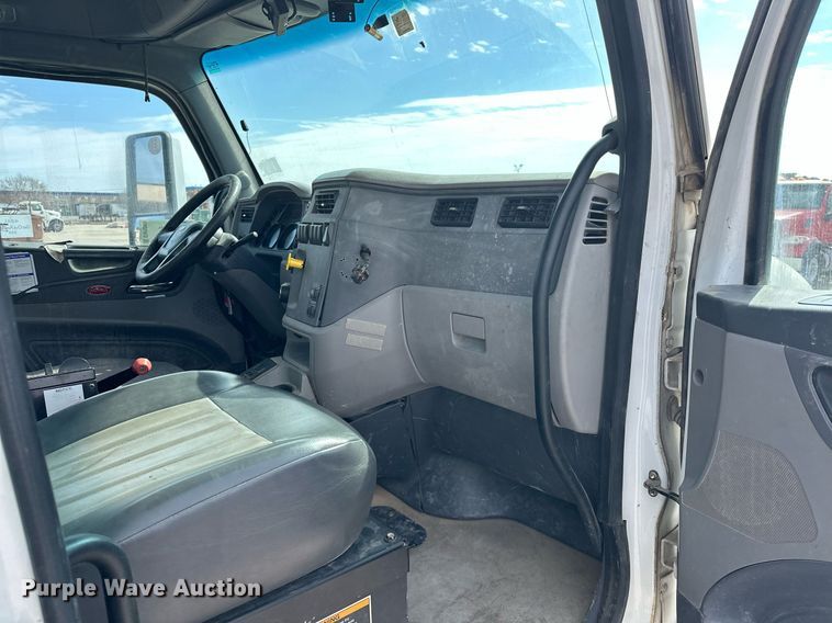 image for item DW5069 2015 Peterbilt 567 ready mix truck