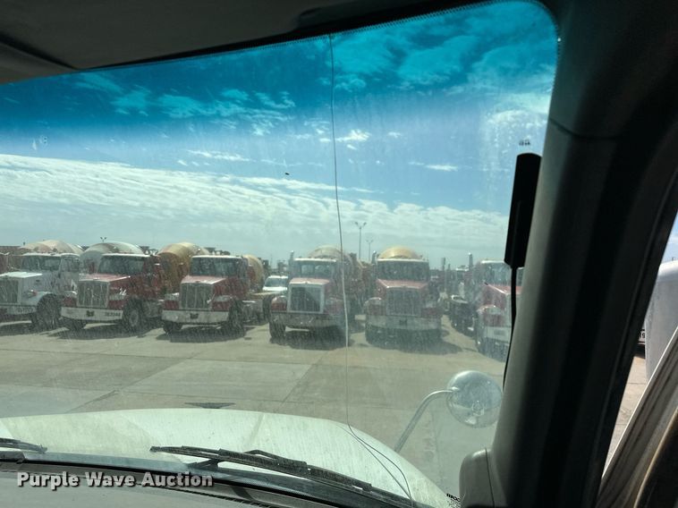 image for item DW5069 2015 Peterbilt 567 ready mix truck