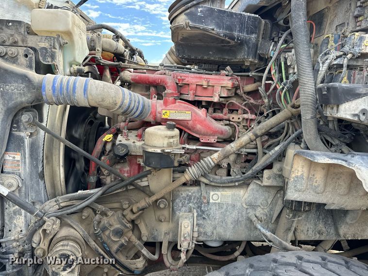 image for item DW5069 2015 Peterbilt 567 ready mix truck