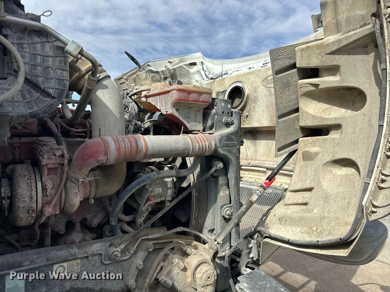 image for item DW5069 2015 Peterbilt 567 ready mix truck