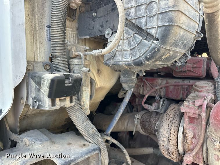 image for item DW5069 2015 Peterbilt 567 ready mix truck