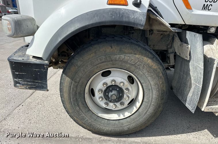 image for item DW5069 2015 Peterbilt 567 ready mix truck