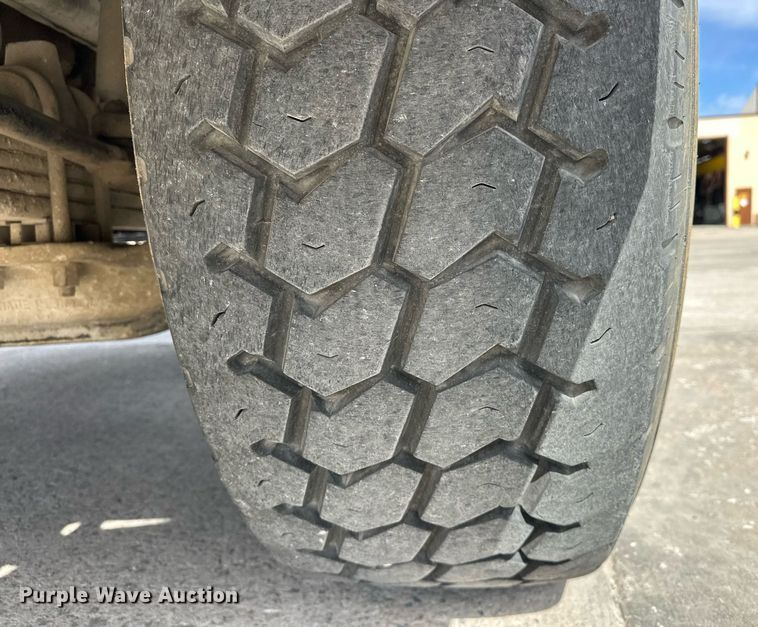 image for item DW5069 2015 Peterbilt 567 ready mix truck