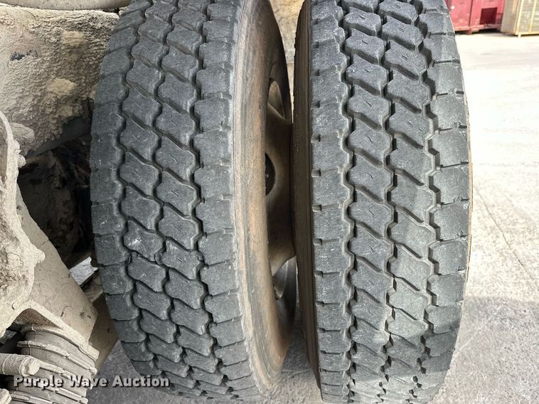 image for item DW5069 2015 Peterbilt 567 ready mix truck