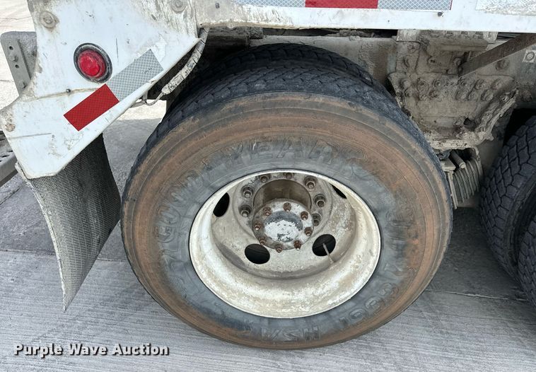 image for item DW5069 2015 Peterbilt 567 ready mix truck