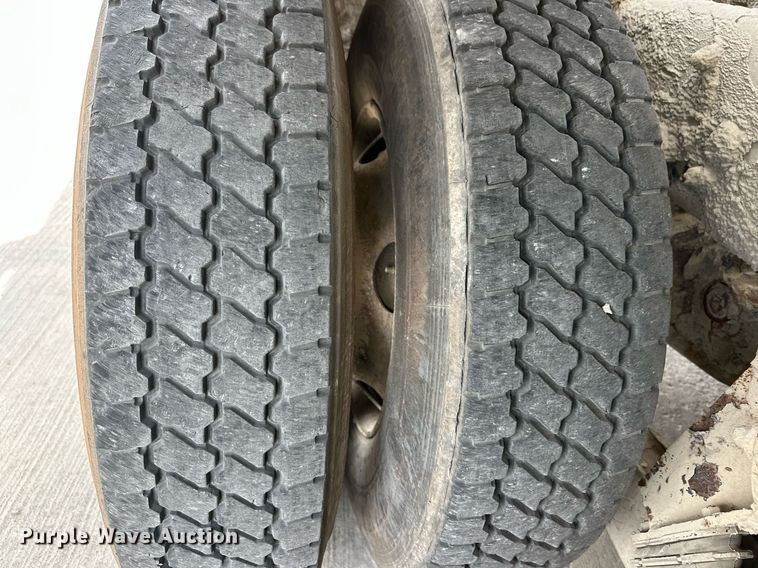 image for item DW5069 2015 Peterbilt 567 ready mix truck