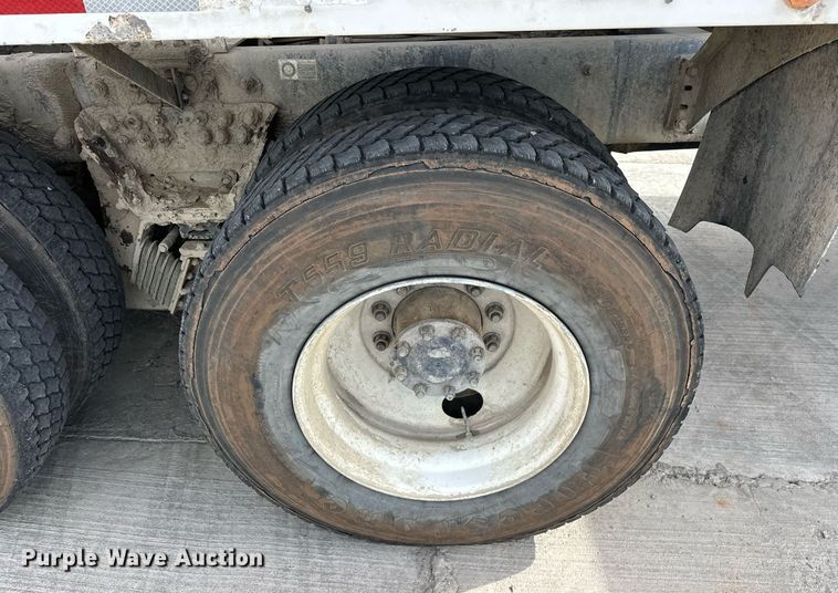 image for item DW5069 2015 Peterbilt 567 ready mix truck