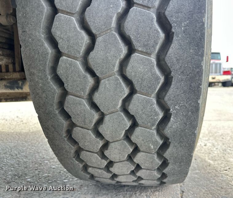 image for item DW5069 2015 Peterbilt 567 ready mix truck