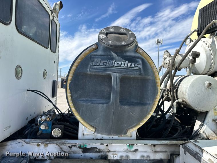 image for item DW5070 2017 Peterbilt 567 ready mix truck