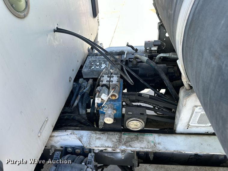 image for item DW5070 2017 Peterbilt 567 ready mix truck