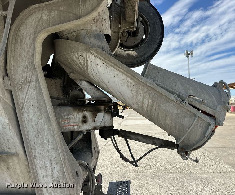 image for item DW5070 2017 Peterbilt 567 ready mix truck