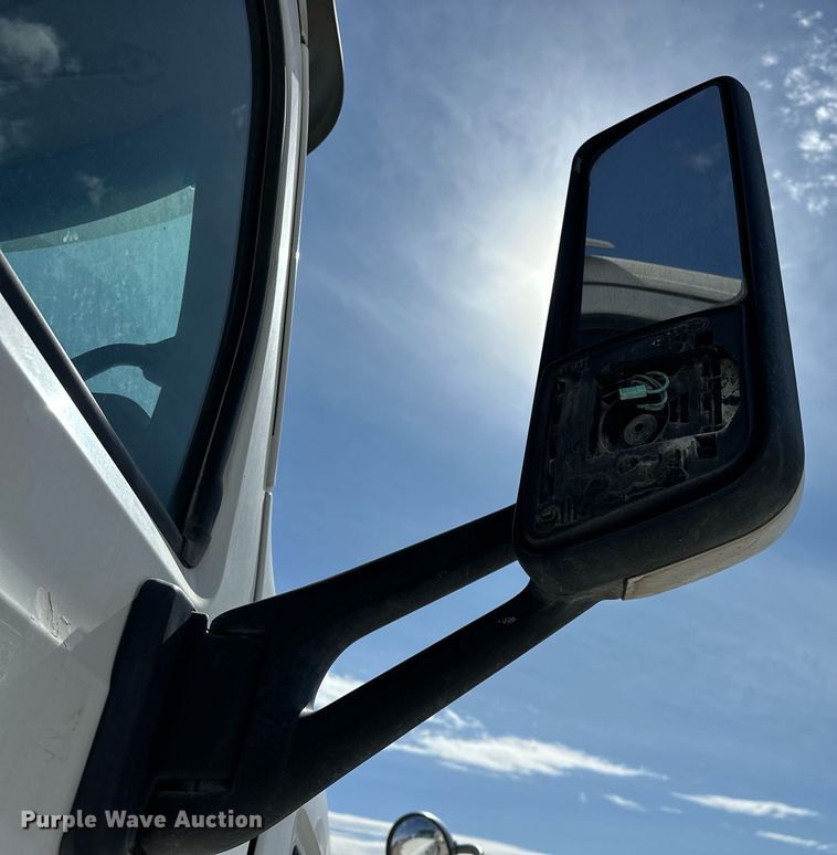 image for item DW5070 2017 Peterbilt 567 ready mix truck