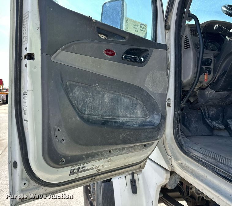 image for item DW5070 2017 Peterbilt 567 ready mix truck