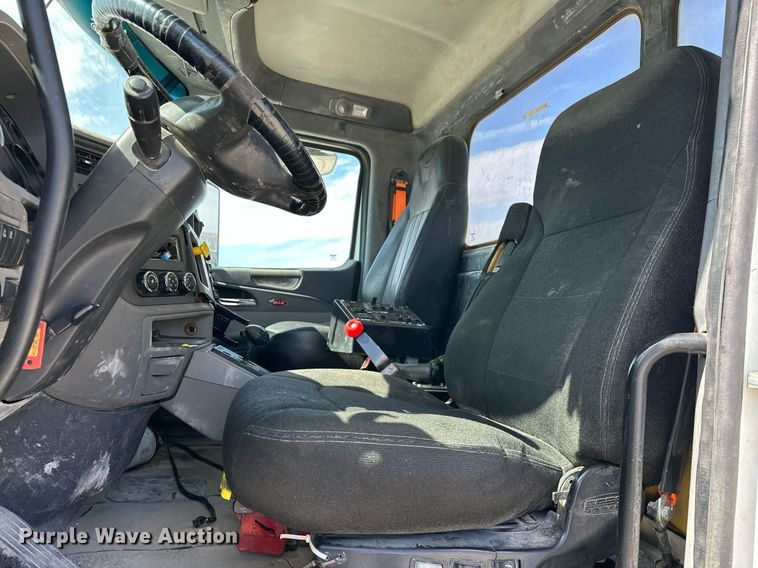 image for item DW5070 2017 Peterbilt 567 ready mix truck