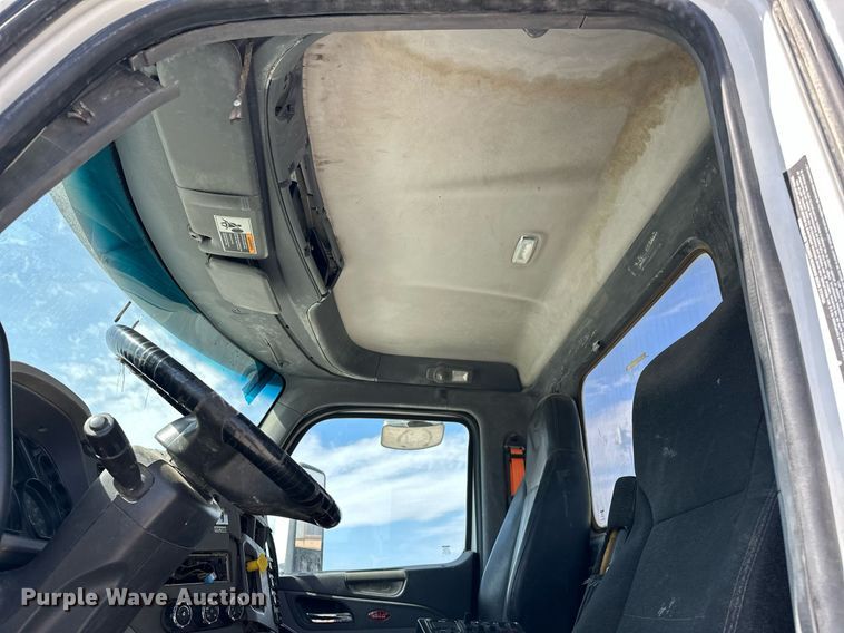 image for item DW5070 2017 Peterbilt 567 ready mix truck