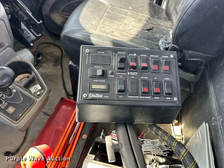 image for item DW5070 2017 Peterbilt 567 ready mix truck