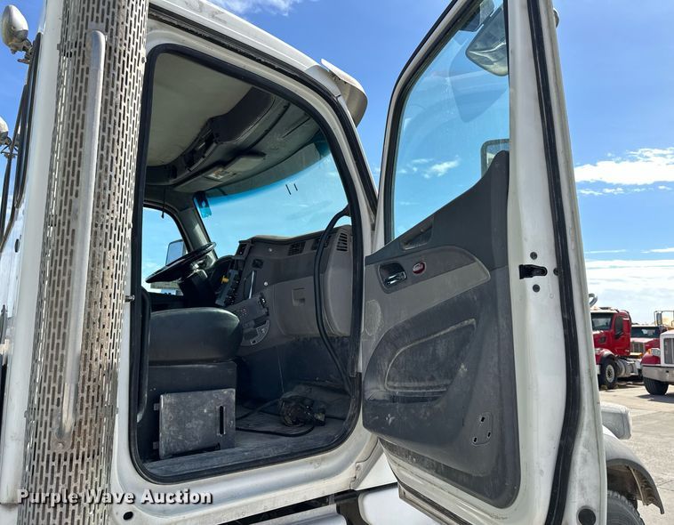 image for item DW5070 2017 Peterbilt 567 ready mix truck