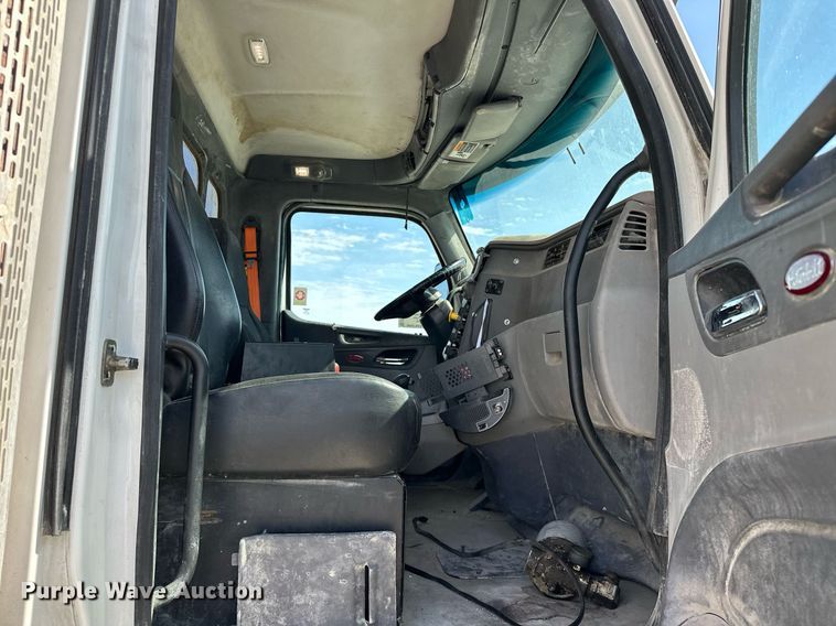 image for item DW5070 2017 Peterbilt 567 ready mix truck