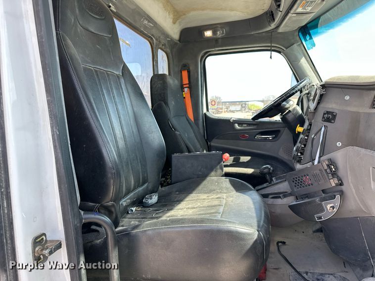 image for item DW5070 2017 Peterbilt 567 ready mix truck