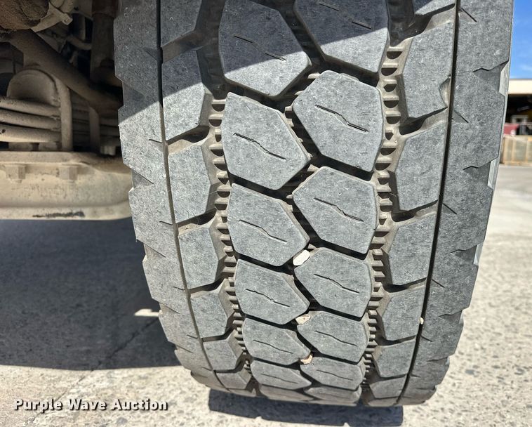 image for item DW5070 2017 Peterbilt 567 ready mix truck