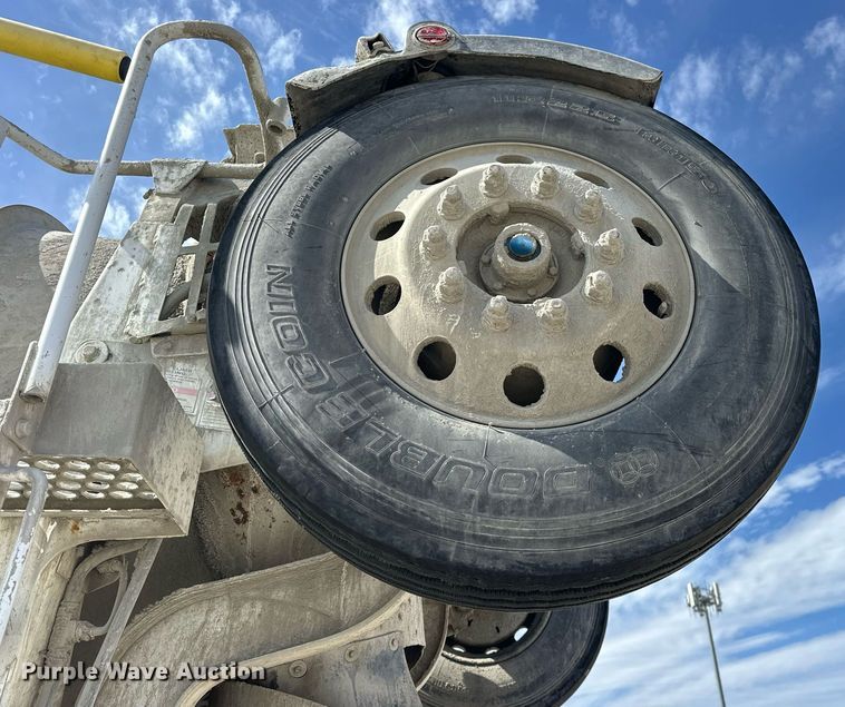 image for item DW5070 2017 Peterbilt 567 ready mix truck