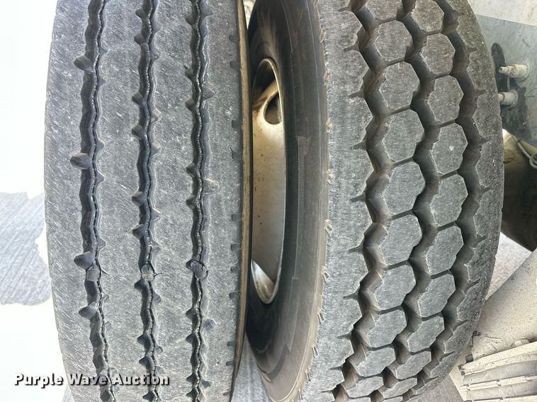 image for item DW5070 2017 Peterbilt 567 ready mix truck