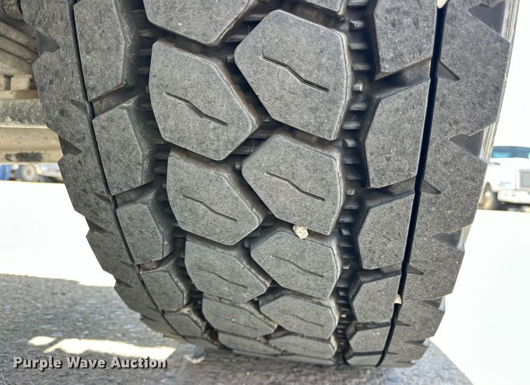 image for item DW5070 2017 Peterbilt 567 ready mix truck