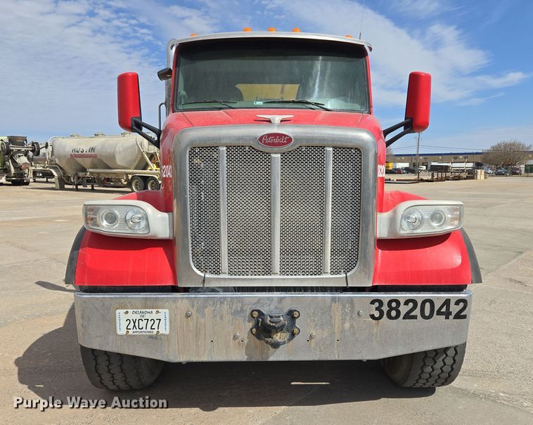 image for item DW5072 2016 Peterbilt 567 ready mix truck