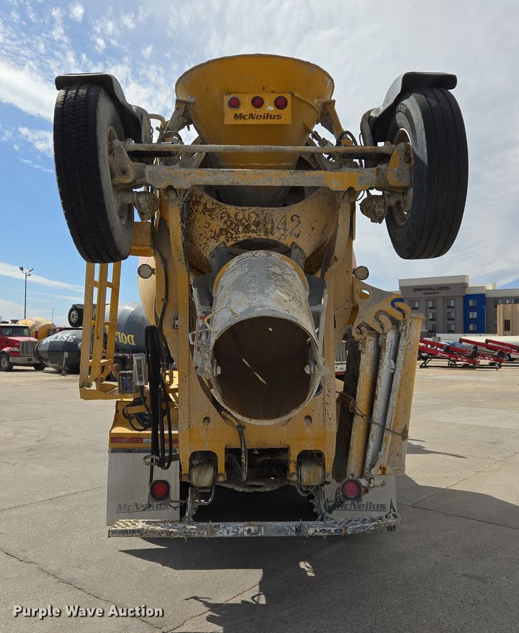 image for item DW5072 2016 Peterbilt 567 ready mix truck