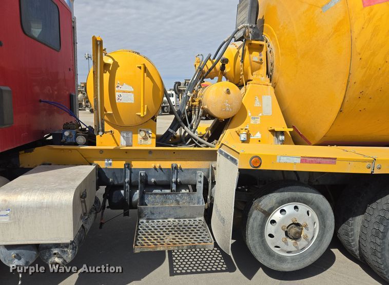 image for item DW5072 2016 Peterbilt 567 ready mix truck