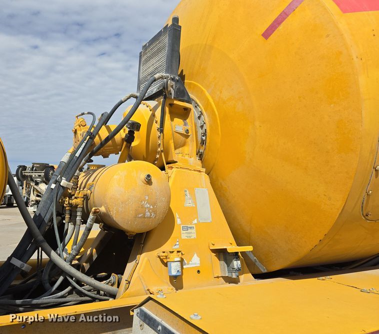 image for item DW5072 2016 Peterbilt 567 ready mix truck